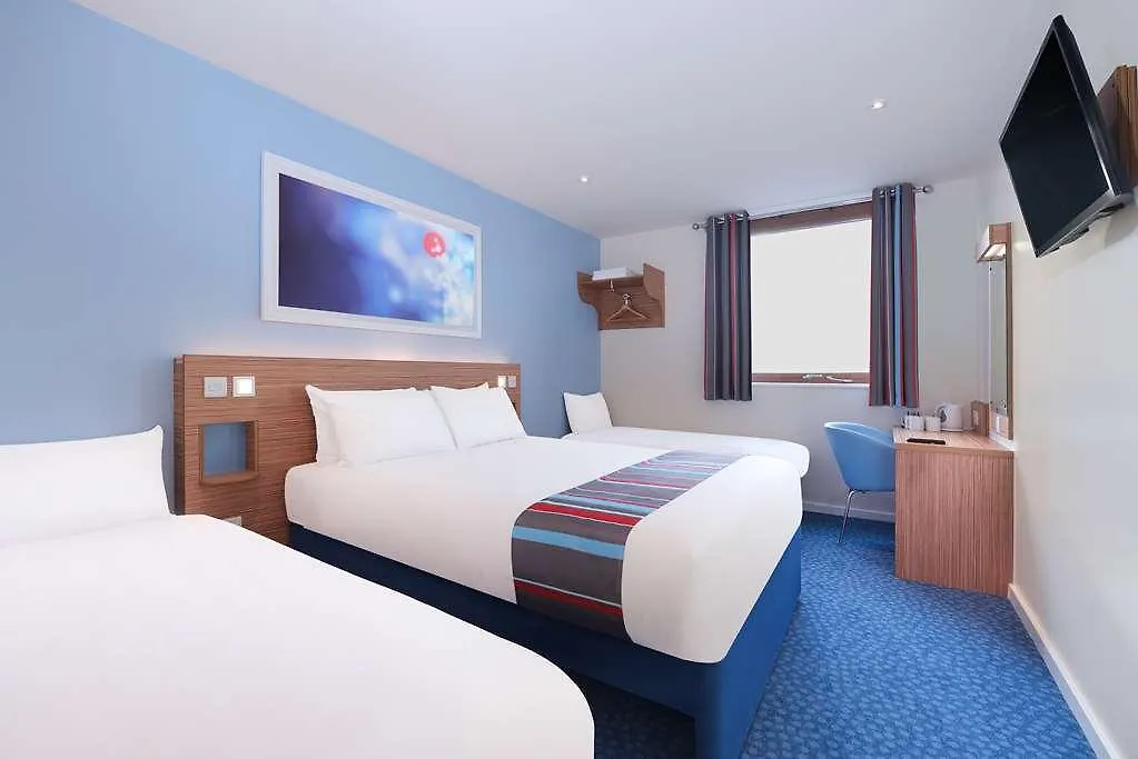 Travelodge Cardiff Atlantic Wharf Hotel 3*,