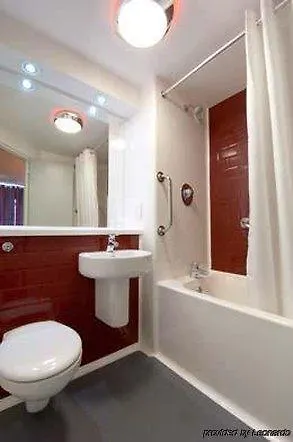 Travelodge Cardiff Atlantic Wharf Hotel 3*,
