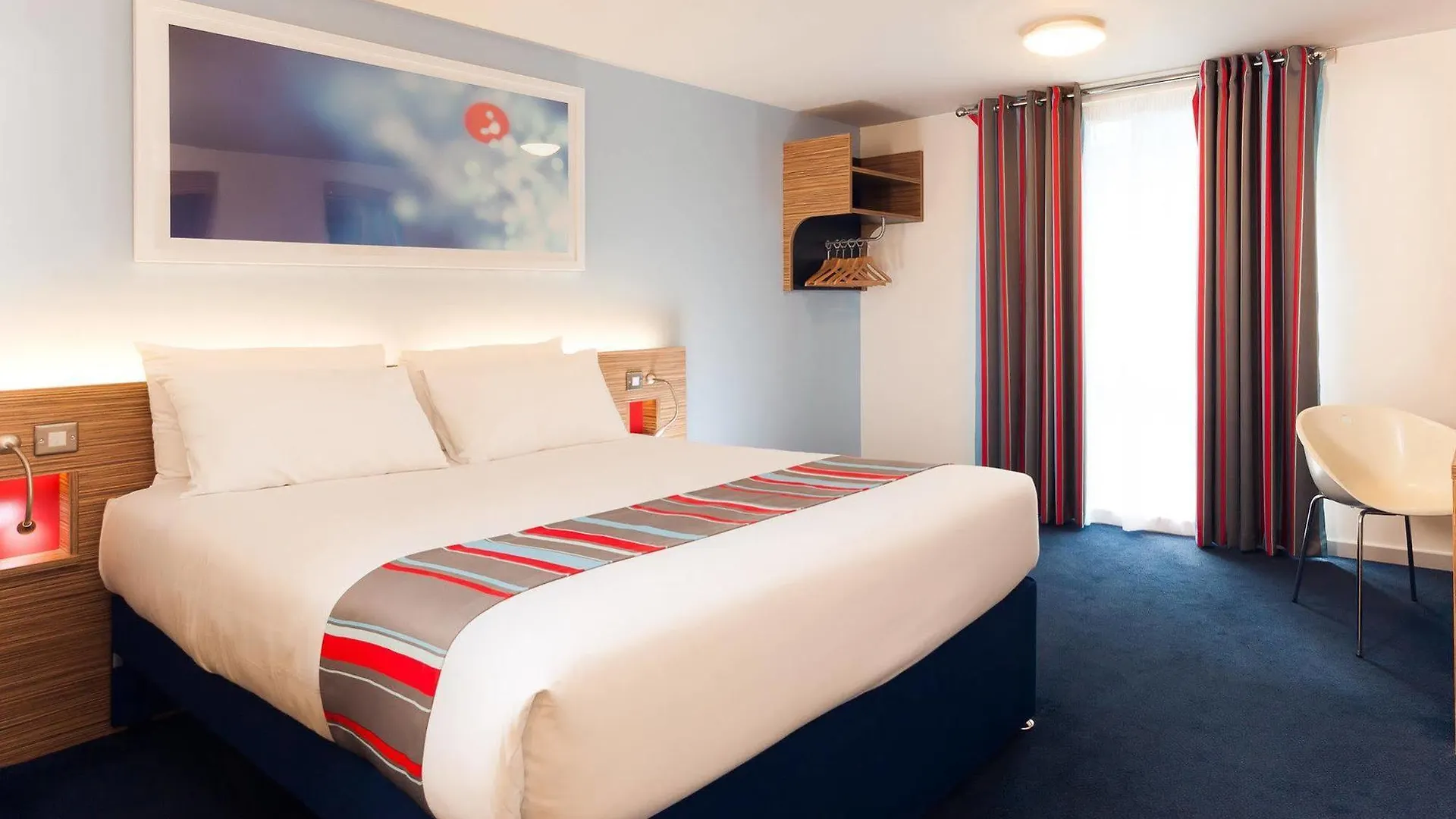 Travelodge Cardiff Atlantic Wharf Hotel 3*,